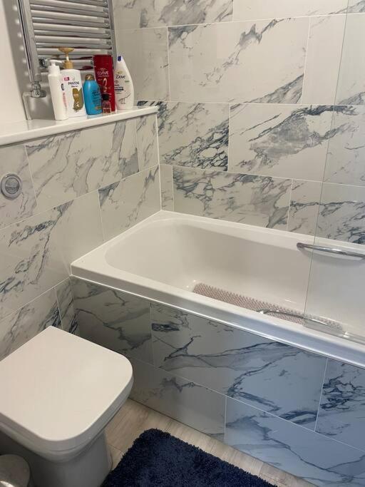 Convenient And Immaculate House In Holiday home *